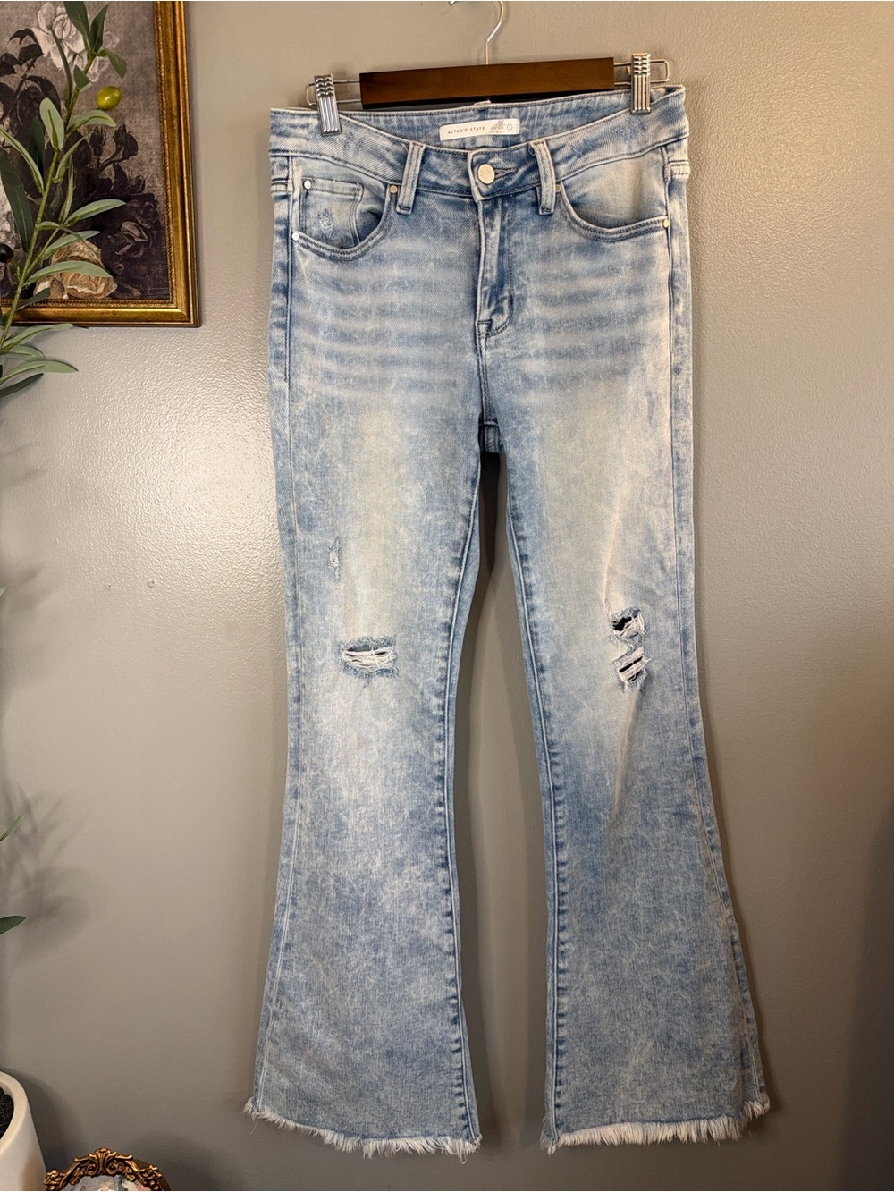 Altar’d State Distressed Flare Jeans Size 7 Acid Wash Raw Hem Stretch Denim - Picture 3 of 7